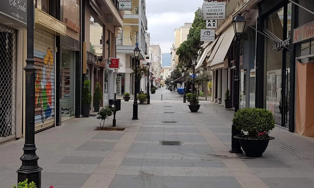 Χαλκίδα: Γυναίκα γεμάτη αίματα στο έδαφος (βίντεο)